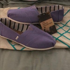 Never been worn Toms slip ons